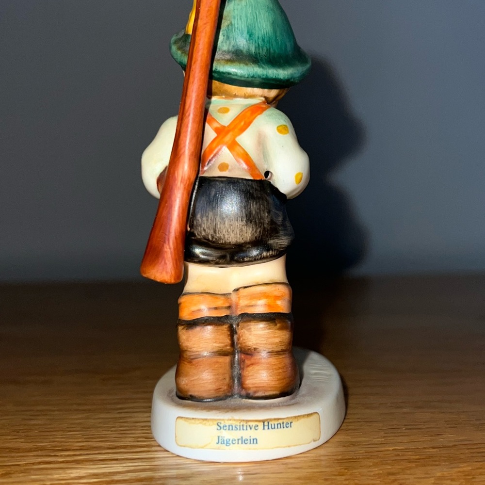 ❤️ HUMMEL - Sensitive Hunter - w Germany ceramic PRICE DROPPED - Picture 3 of 9